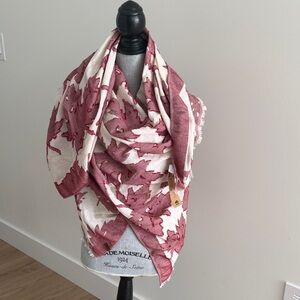 Roots Elegant Floral Scarf in Red and Cream
